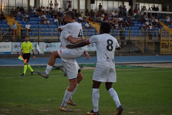 Buona la prima, VINCIAMO NOI Agropoli-Rocchese 2-1 Canavese(rig.) 32...